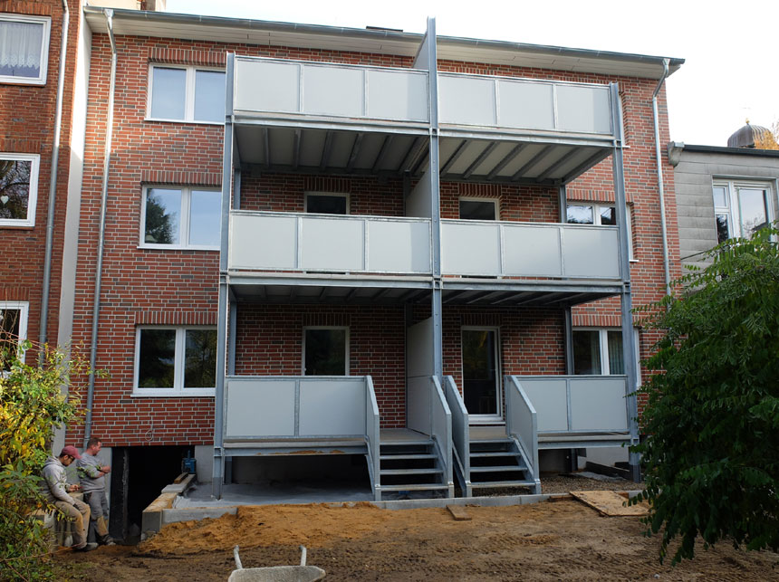 WOH-060715-04-1i Kernsanierung und Anbau in Holzrahmenbau in Hamburg